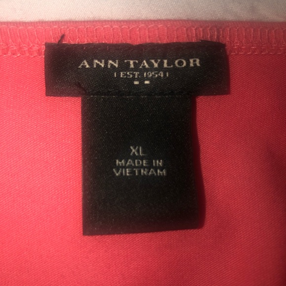 💕Ann Taylor Ruched Top💕 - Picture 4 of 4